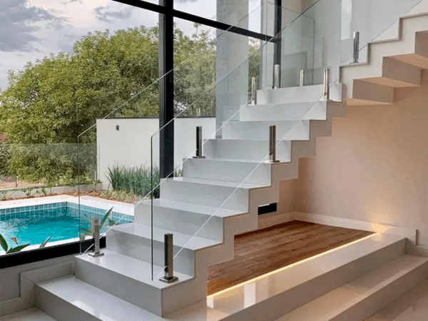 Coluna Torre Inox Guarda Corpo Pinça Sacada Piscina 30 Cm Para Vidro, Base Redonda, Acabamento Polido